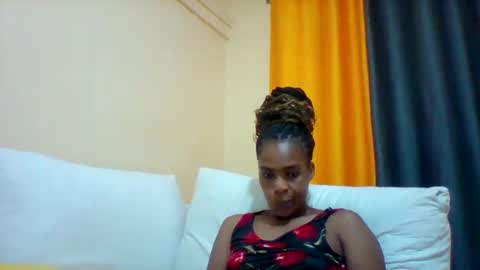 Snapshot of sexyqueen3457132 chatting on 5, 3, 2025 DOVY ACHIENG online show from 5, 3, 2025
