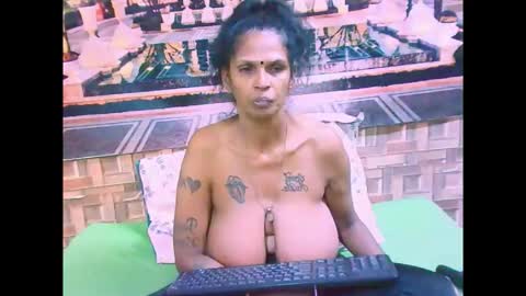 sexyva4u2luv online show from 12, 9, 2025