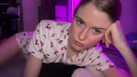Snapshot of shadebabe chatting on 18, 7, 2026 shadebabe online show from 18, 7, 2026
