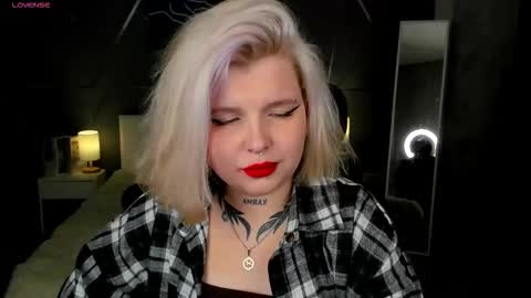 Snapshot of shadow__purr chatting on 8, 11, 2025 Lana online show from 8, 11, 2025