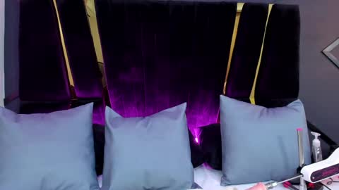 Shaina Vasquez online show from 8, 2, 2025