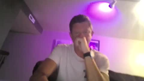 Snapshot of shake_something chatting on 27, 5, 2026 Stroke Smoke online show from 27, 5, 2026