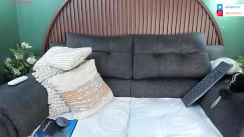 Snapshot of shannel__queen chatting on 9, 2, 2026 shannel__queen online show from 9, 2, 2026