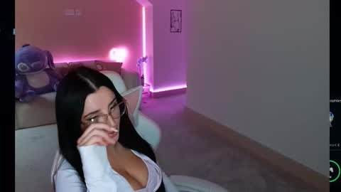 Snapshot of shannonblooms chatting on 14, 10, 2025 Shanmais online show from 14, 10, 2025