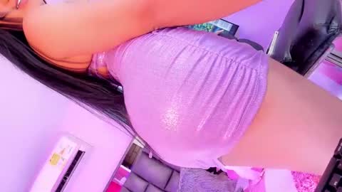 Snapshot of shantalgirs01 chatting on 25, 12, 2024 Shantal girls online show from 25, 12, 2024