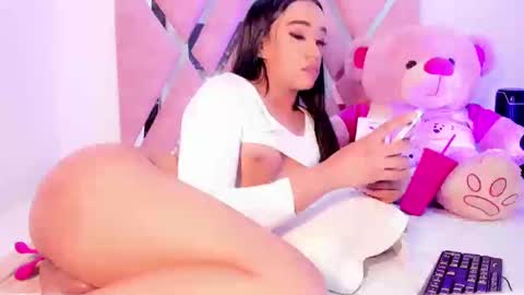 Snapshot of shantalgirs01 chatting on 21, 2, 2025 Shantal girls online show from 21, 2, 2025