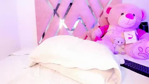 Snapshot of shantalgirs01 chatting on 22, 2, 2025 Shantal girls online show from 22, 2, 2025