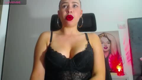 Snapshot of shantalhot69 chatting on 14, 12, 2024 Shantal  online show from 14, 12, 2024