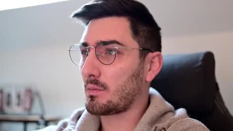 Snapshot of shape80 chatting on 4, 12, 2024 frenchy boy online show from 4, 12, 2024