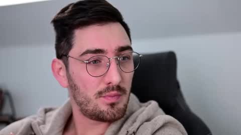 Snapshot of shape80 chatting on 4, 12, 2024 frenchy boy online show from 4, 12, 2024