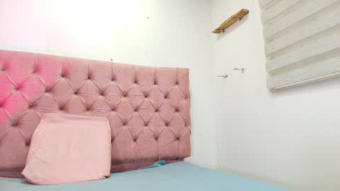 Sharlott online show from 4, 1, 2025