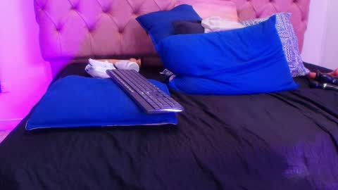 Sharlott online show from 5, 2, 2025