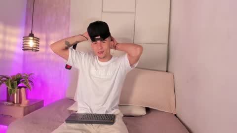 Snapshot of sharon_and_doggy chatting on 9, 3, 2025 Sharon and Doggy online show from 9, 3, 2025