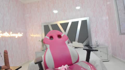 Snapshot of sharon_ass_hot chatting on 10, 12, 2024 SHARON online show from 10, 12, 2024