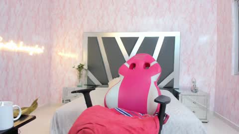 Snapshot of sharon_ass_hot chatting on 19, 12, 2024 SHARON online show from 19, 12, 2024