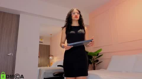 Snapshot of sharonn___ chatting on 1, 10, 2025 Sharon online show from 1, 10, 2025