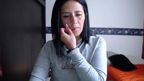 Snapshot of sharoon__cherry_ chatting on 10, 10, 2025 sharon online show from 10, 10, 2025