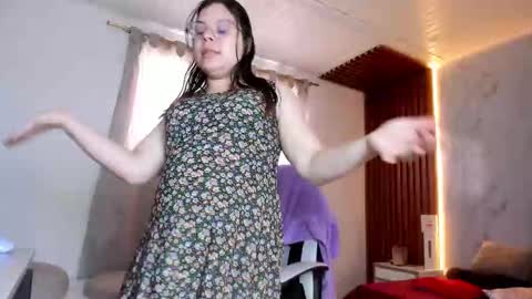 Snapshot of shasha_bloom chatting on 28, 9, 2025 SASHA BLOOM online show from 28, 9, 2025