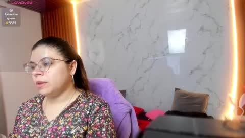 Snapshot of shasha_bloom chatting on 9, 11, 2025 SASHA BLOOM online show from 9, 11, 2025