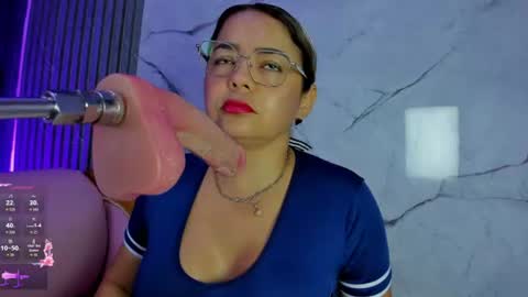 Snapshot of shayra_boobs2 chatting on 15, 7, 2026 shayra_boobs2 online show from 15, 7, 2026