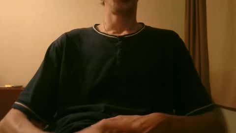 Snapshot of shedevr02 chatting on 20, 12, 2025 Roger online show from 20, 12, 2025
