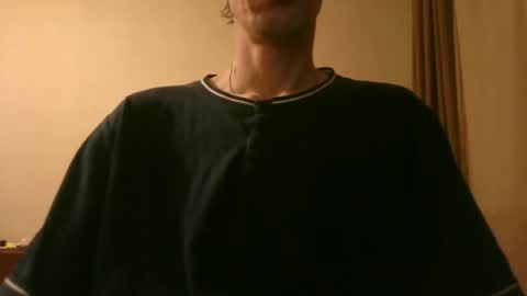 Snapshot of shedevr02 chatting on 22, 12, 2025 Roger online show from 22, 12, 2025