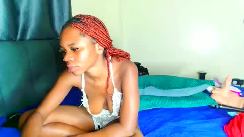 shee13 online show from 15, 10, 2025