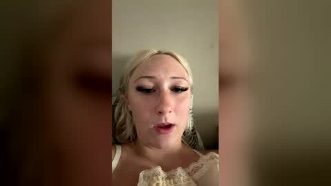 Snapshot of shellbell00 chatting on 1, 6, 2026 shellbell00 online show from 1, 6, 2026