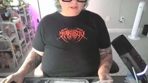 Snapshot of sheshyneshy chatting on 6, 4, 2026 Shesh online show from 6, 4, 2026