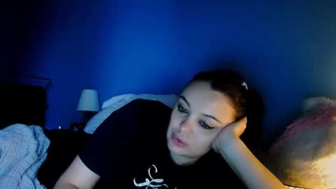 Snapshot of shesyourdream chatting on 31, 10, 2025 Vikki online show from 31, 10, 2025