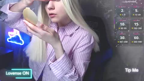 Snapshot of shiny_victoria chatting on 3, 5, 2026 Victoria online show from 3, 5, 2026