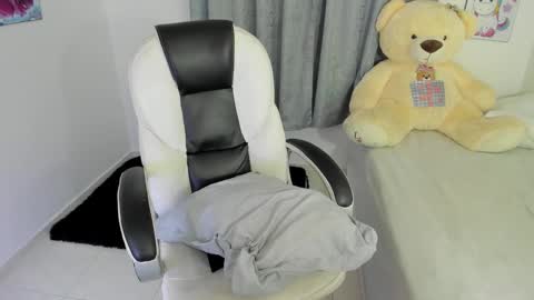 Snapshot of shy_angel4 chatting on 16, 12, 2024 Nahomy online show from 16, 12, 2024