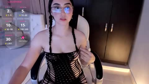 Snapshot of shy_angel4 chatting on 29, 9, 2025 Nahomy online show from 29, 9, 2025