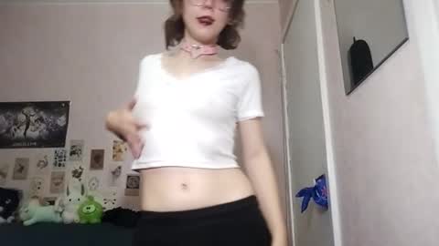 Snapshot of shy_kiss_twinkle_bloop chatting on 25, 9, 2025 Milena online show from 25, 9, 2025