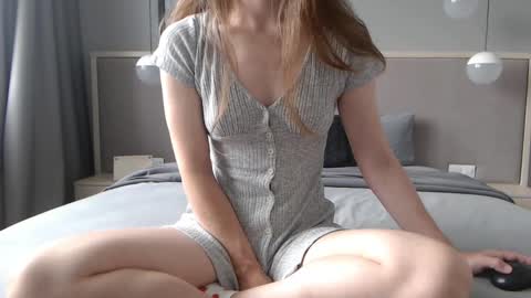 shy_schoolgirl_ online show from 12, 9, 2025