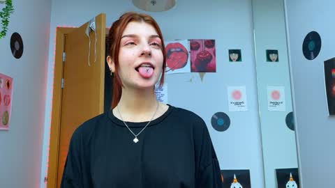 Snapshot of shybella_girl chatting on 8, 12, 2024 Bella online show from 8, 12, 2024