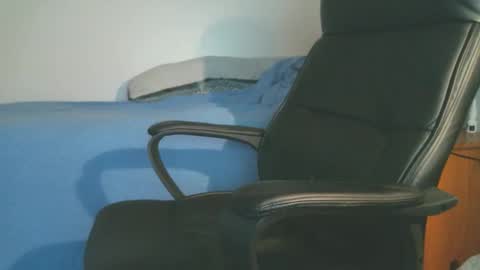 shyboyhugecum2020 online show from 30, 3, 2026