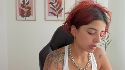 Snapshot of shylittlebunny chatting on 14, 1, 2025 shylittlebunny online show from 14, 1, 2025