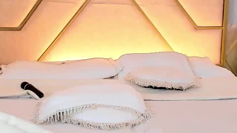 Siara and Zoe tattoo online show from 20, 12, 2025