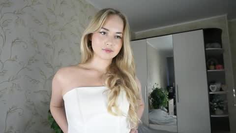 Elizabeth online show from 31, 10, 2025