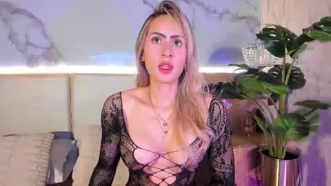 Snapshot of sienna_belluccii chatting on 6, 8, 2026 sienna belluccii online show from 6, 8, 2026