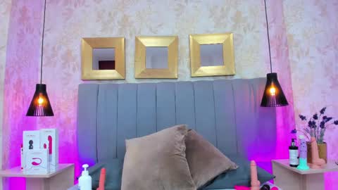 Snapshot of sienna_lorengb chatting on 21, 2, 2025 Camila Vargas online show from 21, 2, 2025