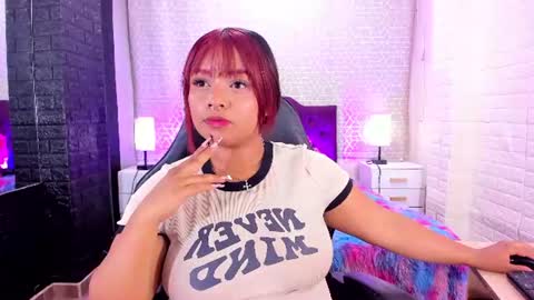 Snapshot of sienna_lux01 chatting on 7, 7, 2026 sienna_lux01 online show from 7, 7, 2026