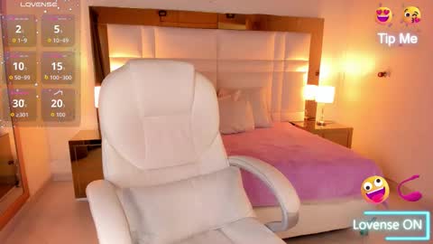 Sienna  online show from 13, 10, 2025