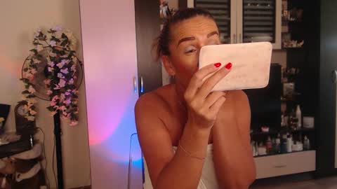 silenaa_sloussen online show from 30, 9, 2025