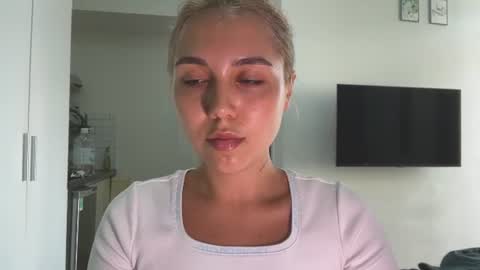 Snapshot of silicia_lu chatting on 24, 6, 2026 You fav Miss Si online show from 24, 6, 2026