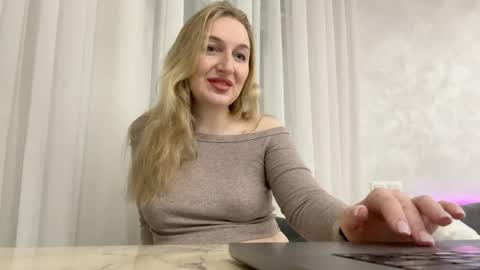 Snapshot of silkyvera chatting on 11, 4, 2026 silkyvera online show from 11, 4, 2026