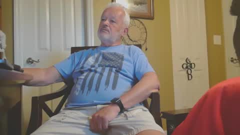 Snapshot of silverdaddy_1955 chatting on 27, 4, 2026 Daddy Bear online show from 27, 4, 2026