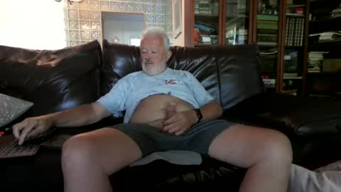 Snapshot of silverdaddy_1955 chatting on 21, 5, 2026 Daddy Bear online show from 21, 5, 2026