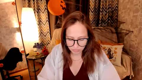 Snapshot of silvermoon_kira chatting on 23, 10, 2025 Kira online show from 23, 10, 2025